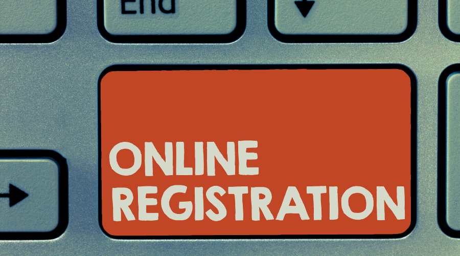 immagine della tastiera di un computer con un tasto grande rosso e la scritta online registration