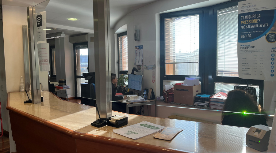 immagine di una parte della segreteria dell'Ordine a partire dal bancone reception